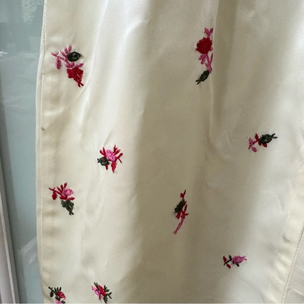 BCBG Ivory White Sheath Midi Dress Red & Pink Flower Embroidery Sleeveless Sz 4